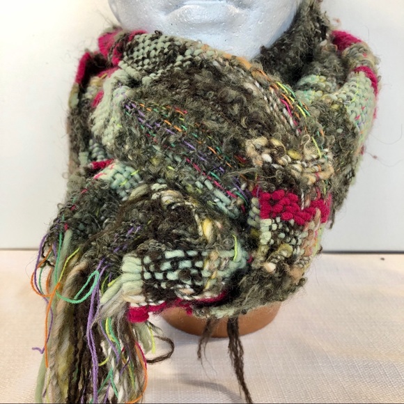 Tweed scarf in khaki/fuchsia - Picture 2 of 5